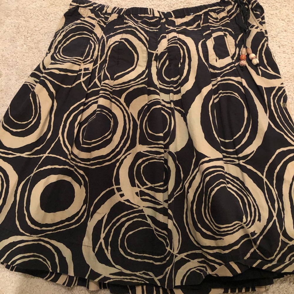 Old Navy Black and Tan patterned skirt